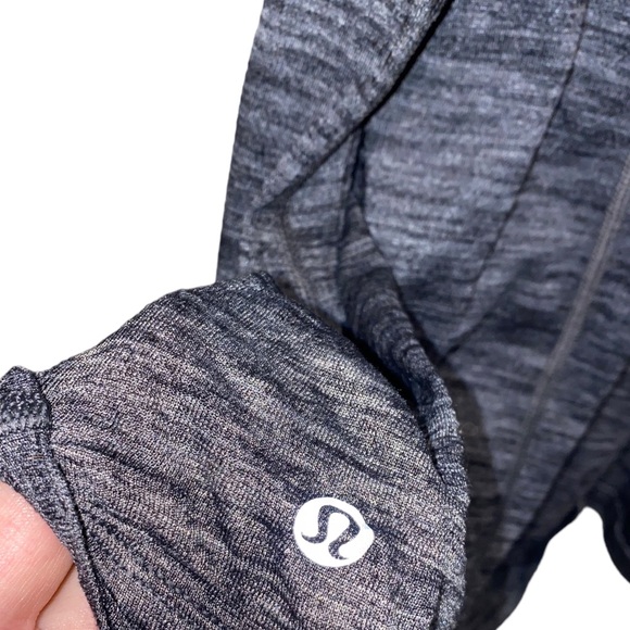 Lululemon 6/8 Heathered Black Grey Tank Top With Open Back Design - Picture 2 of 3